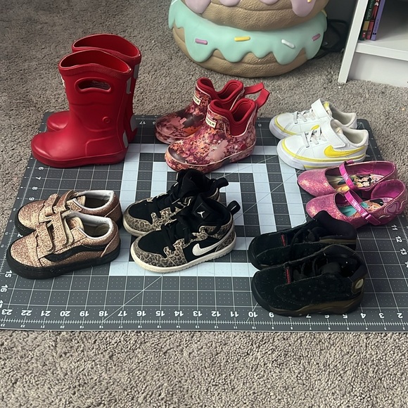 Toddler Girls Shoe Lot Nike, Jordan, Vans, Hunter Sizes 6-7 - Picture 2 of 3